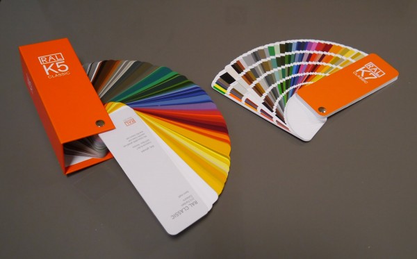 RAL Farbfächer Farbkarte für Küchenzeile RAL K7 glänzend RAL K5 seidenmatt 